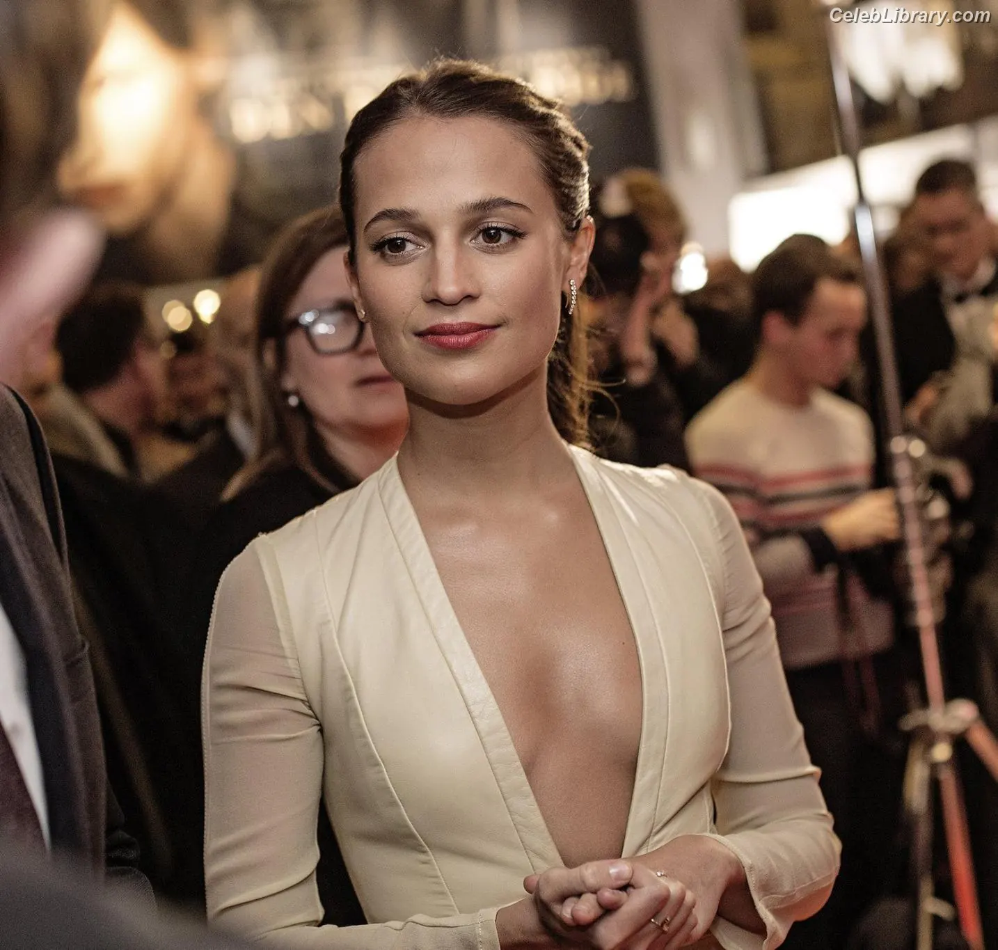 Alicia Vikander photo 6 of 440