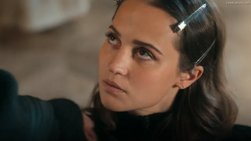 Alicia Vikander photo 6 of 441
