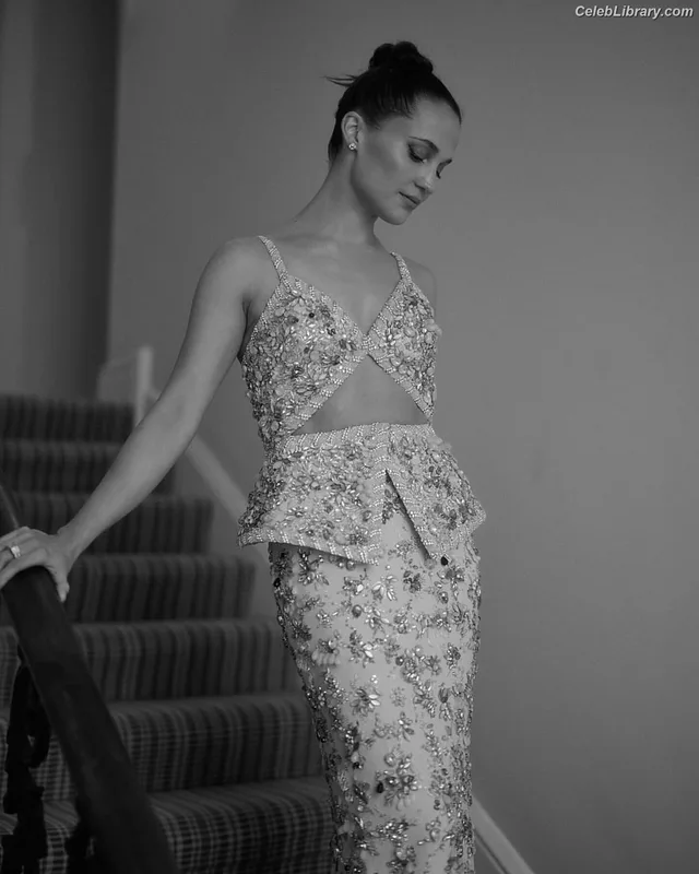 Alicia Vikander photo 23 of 441