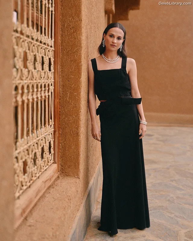 Alicia Vikander photo 13 of 441