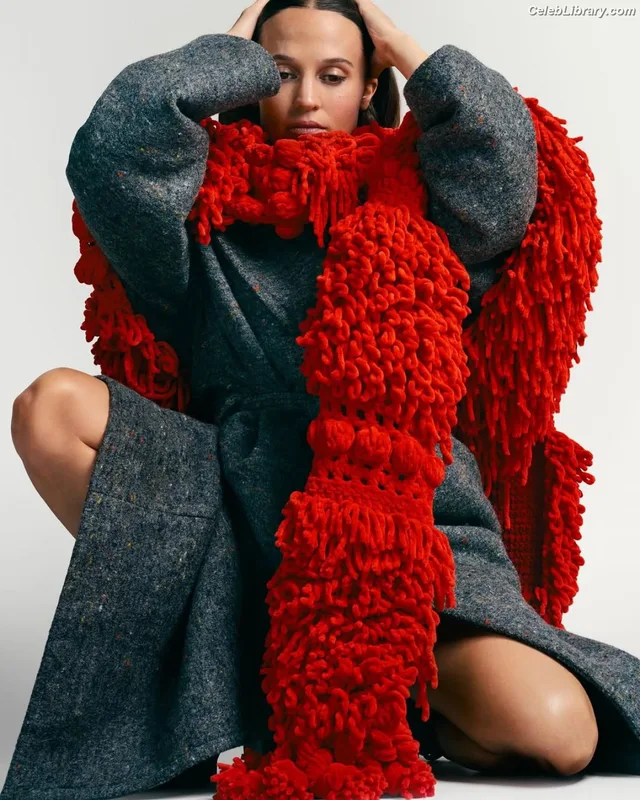 Alicia Vikander photo 18 of 441