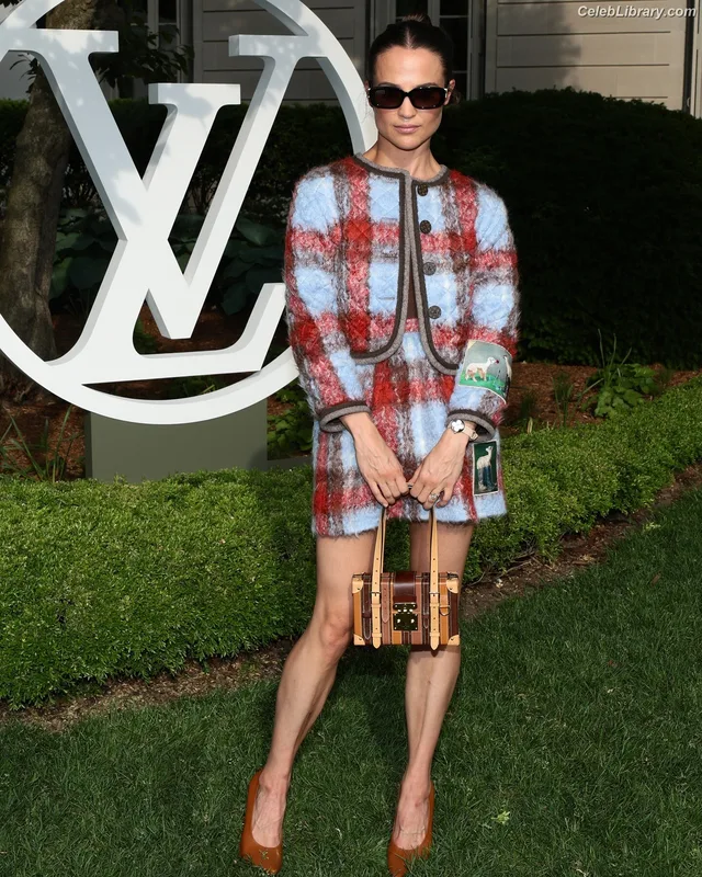 Alicia Vikander photo 24 of 441
