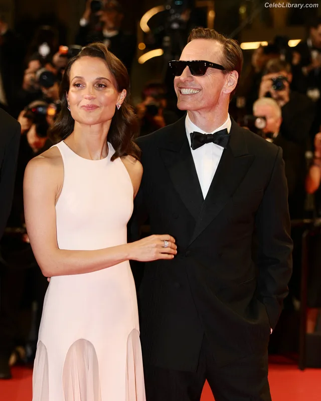Alicia Vikander photo 7 of 441