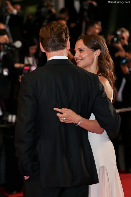 Alicia Vikander photo 20 of 441