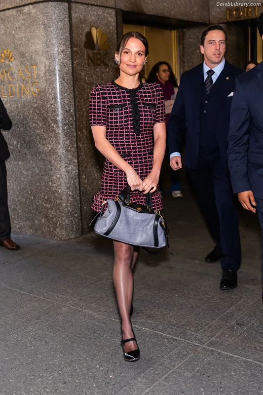 Alicia Vikander photo 5 of 441