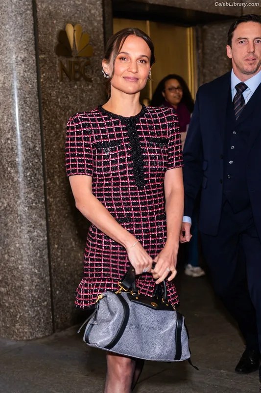 Alicia Vikander photo 7 of 441