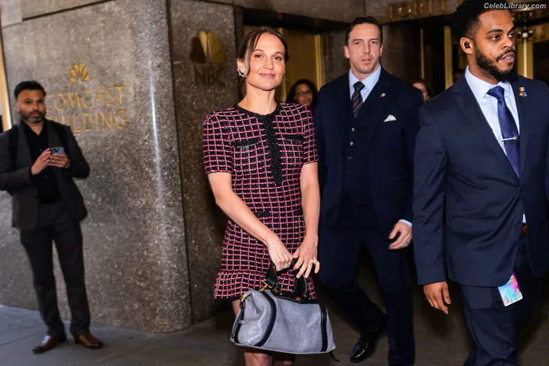 Alicia Vikander photo 13 of 441