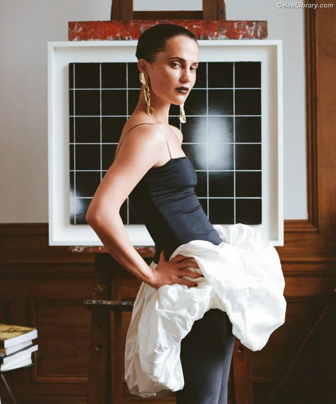 Alicia Vikander photo 6 of 441