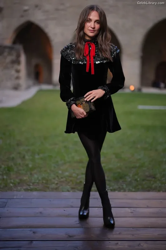 Alicia Vikander photo 18 of 441
