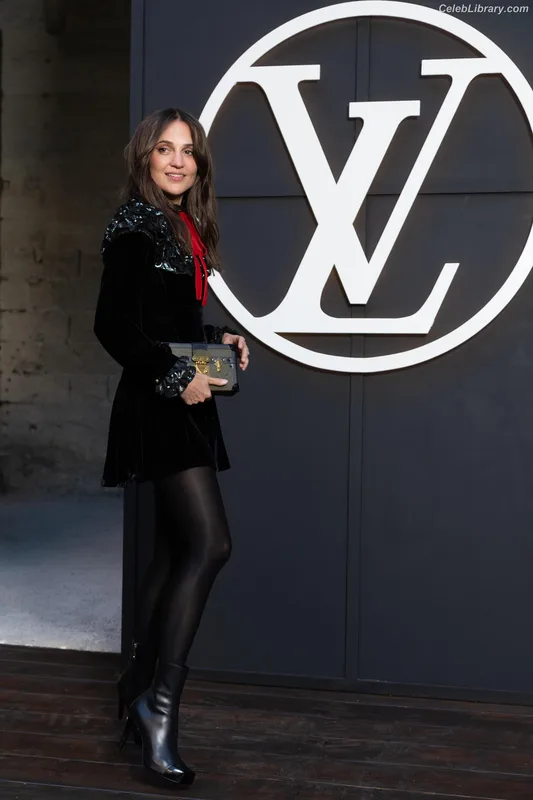 Alicia Vikander photo 20 of 441