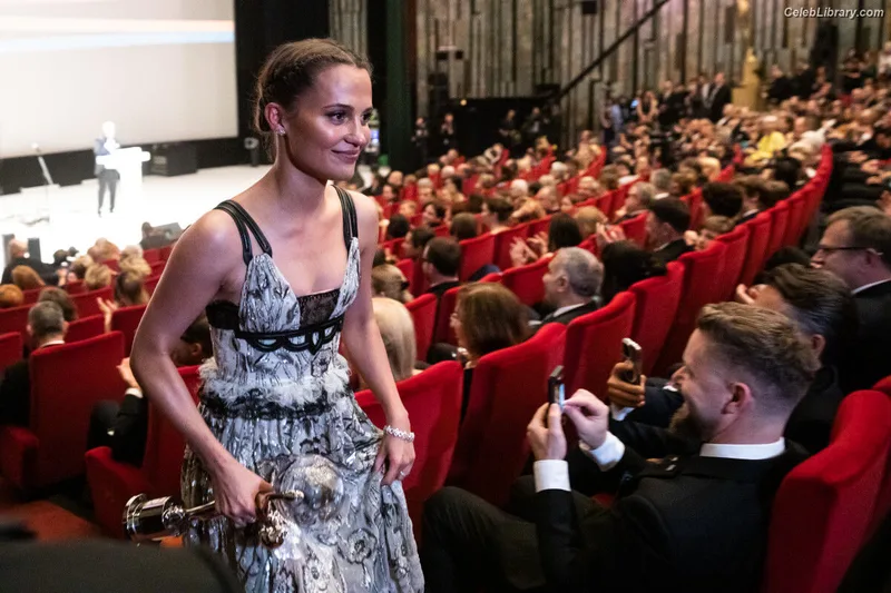 Alicia Vikander photo 18 of 441