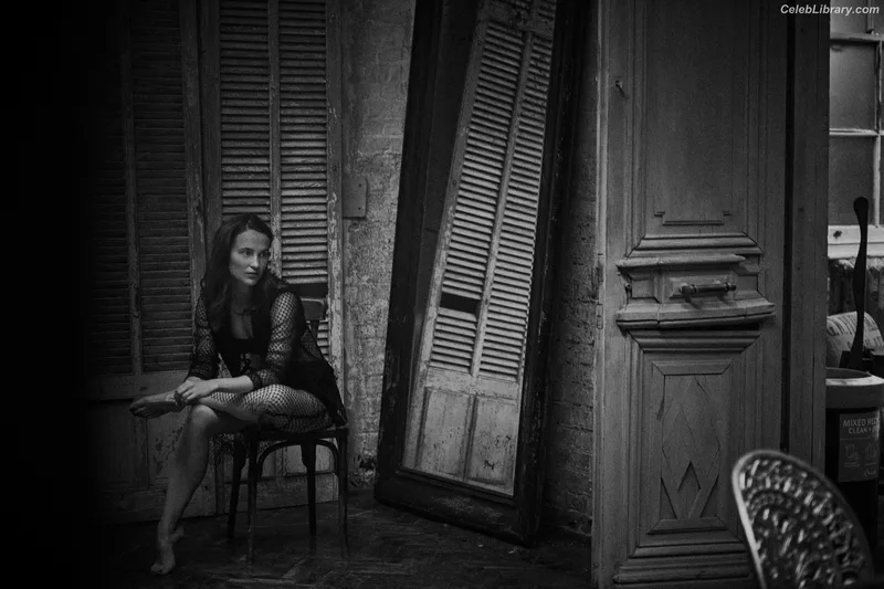 Alicia Vikander photo 10 of 441
