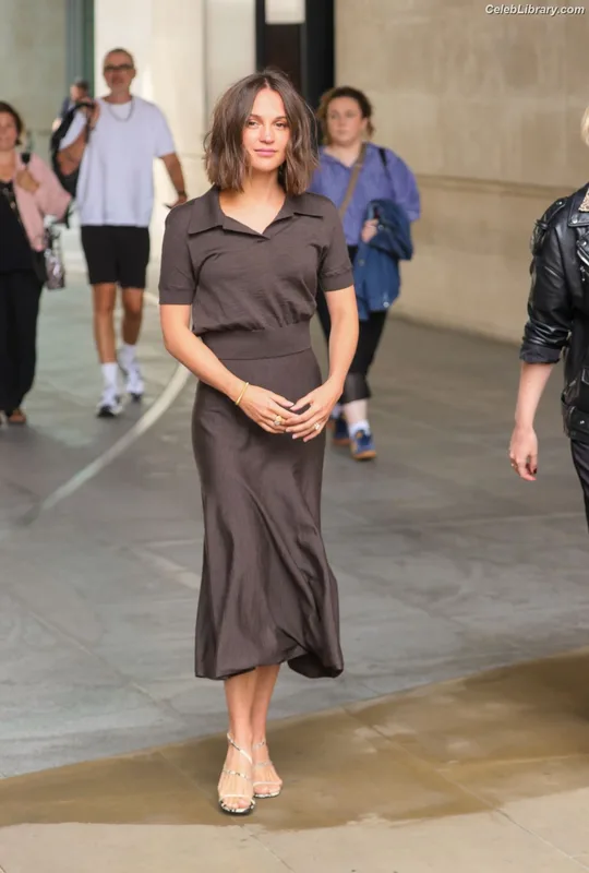 Alicia Vikander photo 15 of 441