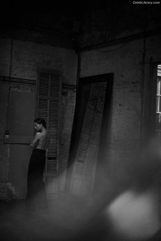 Alicia Vikander photo 2 of 441