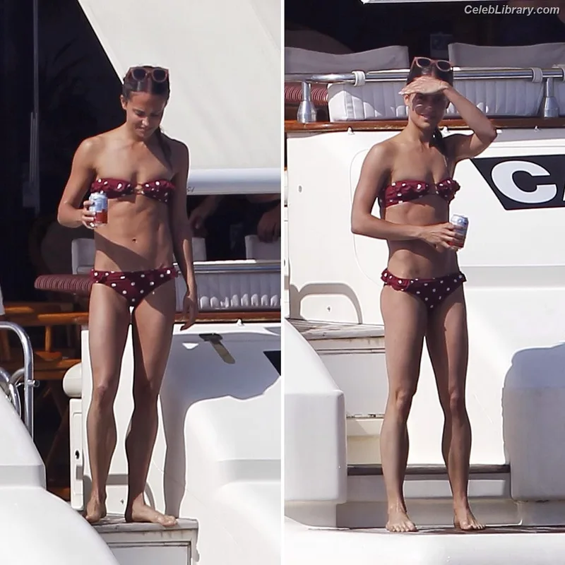 Alicia Vikander photo 2 of 441