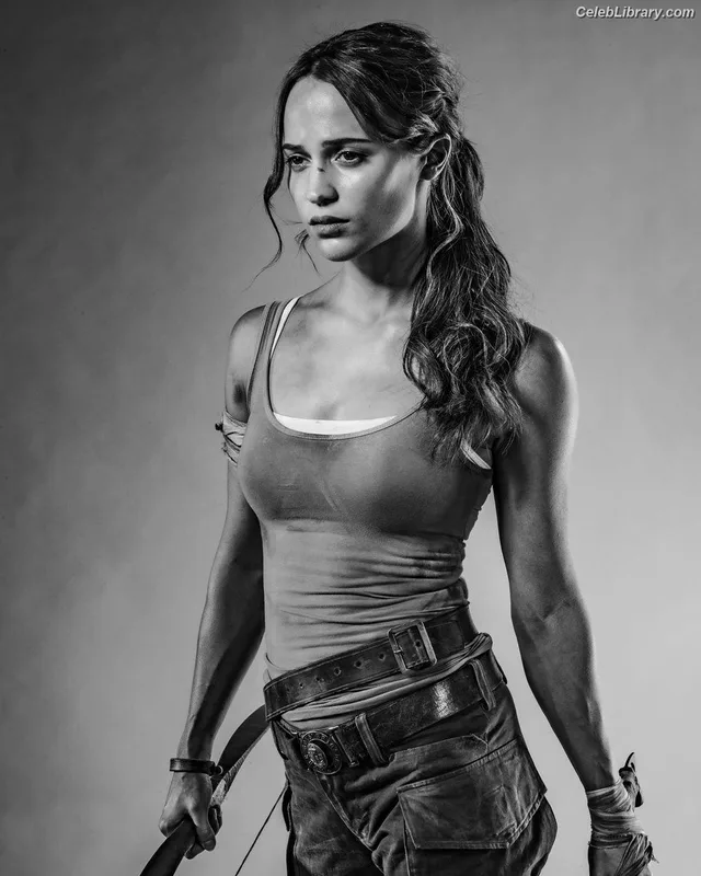 Alicia Vikander photo 12 of 441