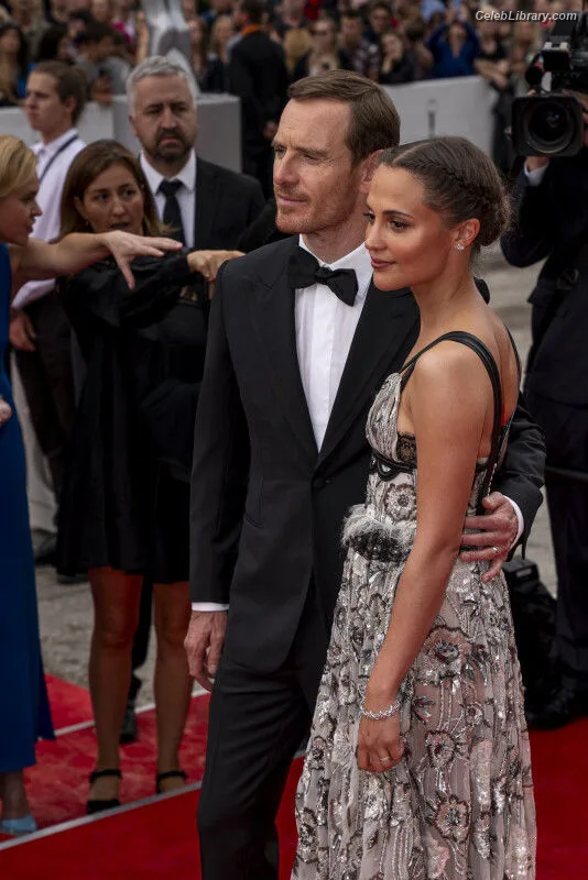 Alicia Vikander photo 22 of 441