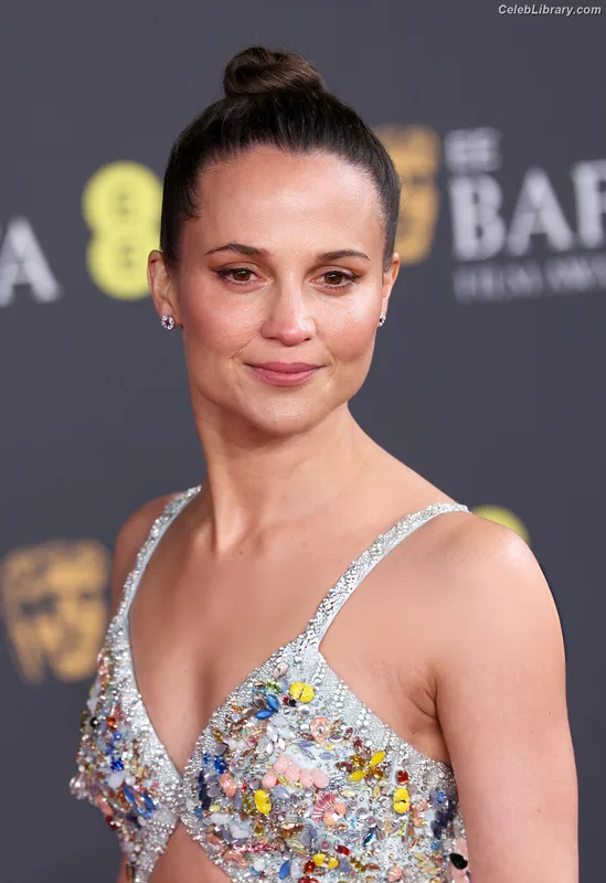 Alicia Vikander photo 23 of 441