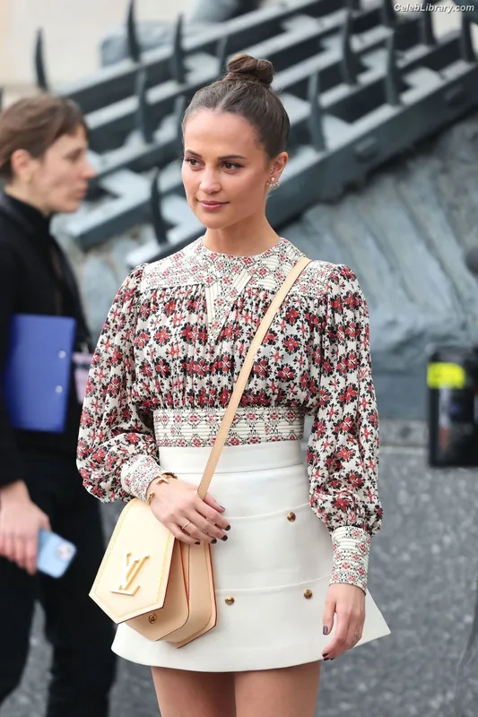 Alicia Vikander photo 3 of 441