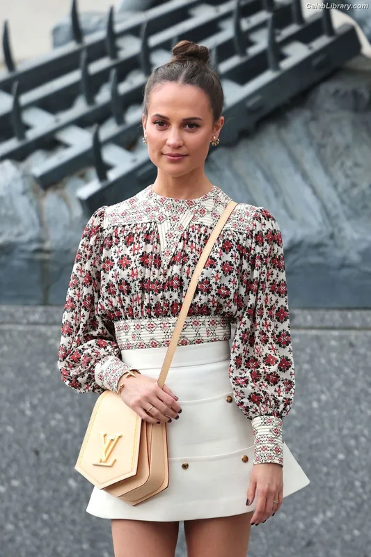 Alicia Vikander photo 4 of 441