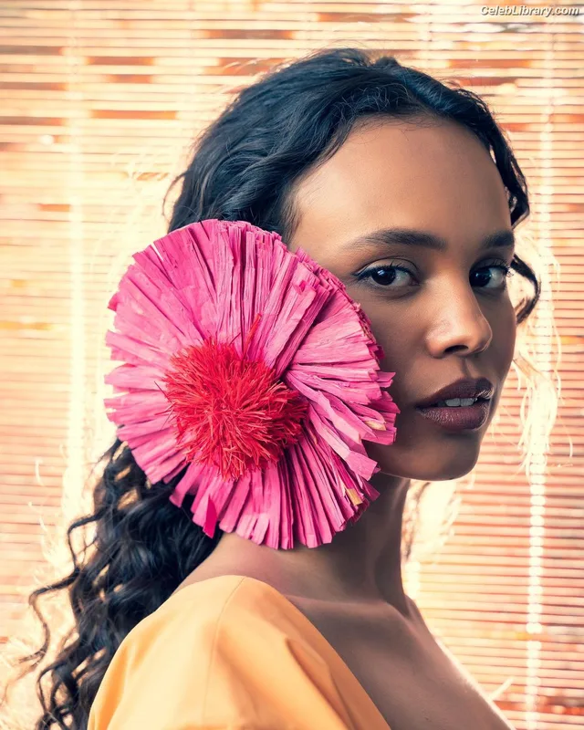 Alisha Boe photo 3 of 49