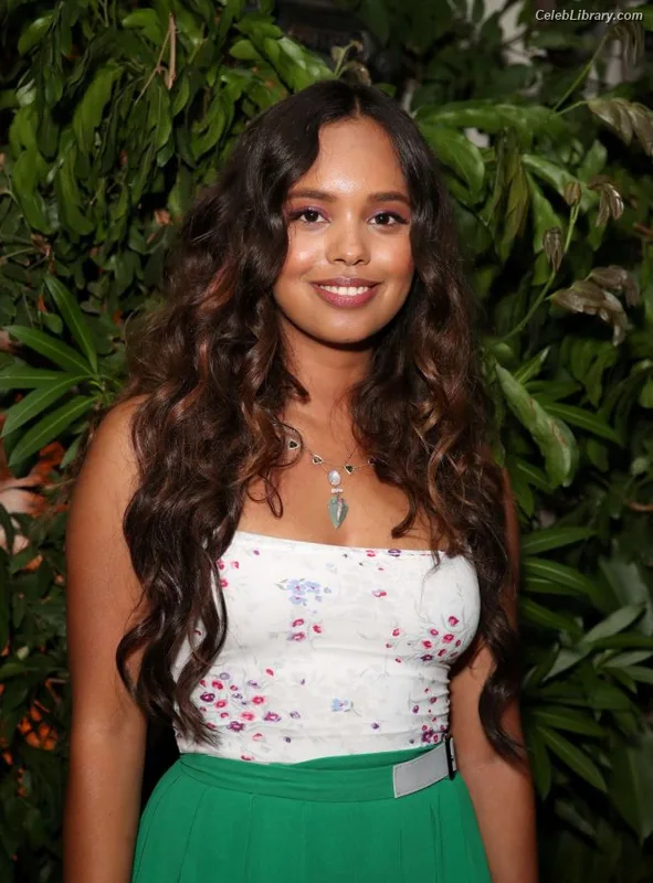 Alisha Boe photo 18 of 49