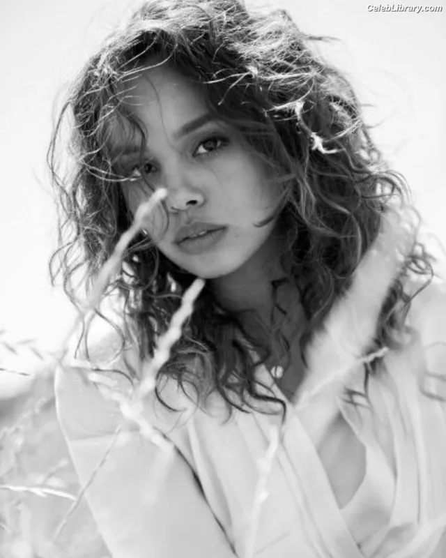 Alisha Boe photo 2 of 49