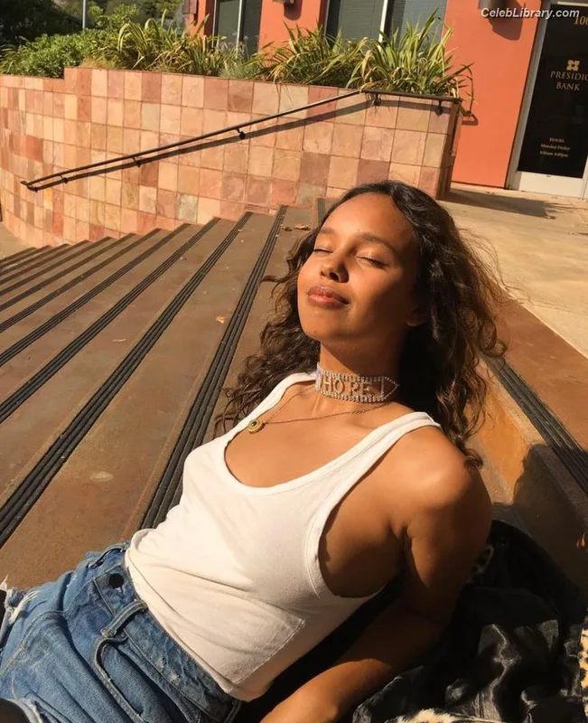 Alisha Boe photo 5 of 49
