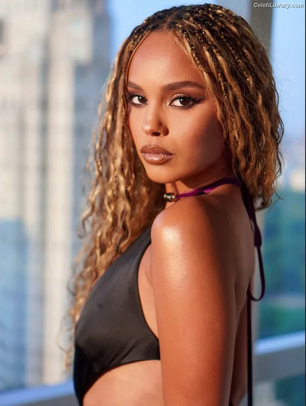 Alisha Boe photo 7 of 49