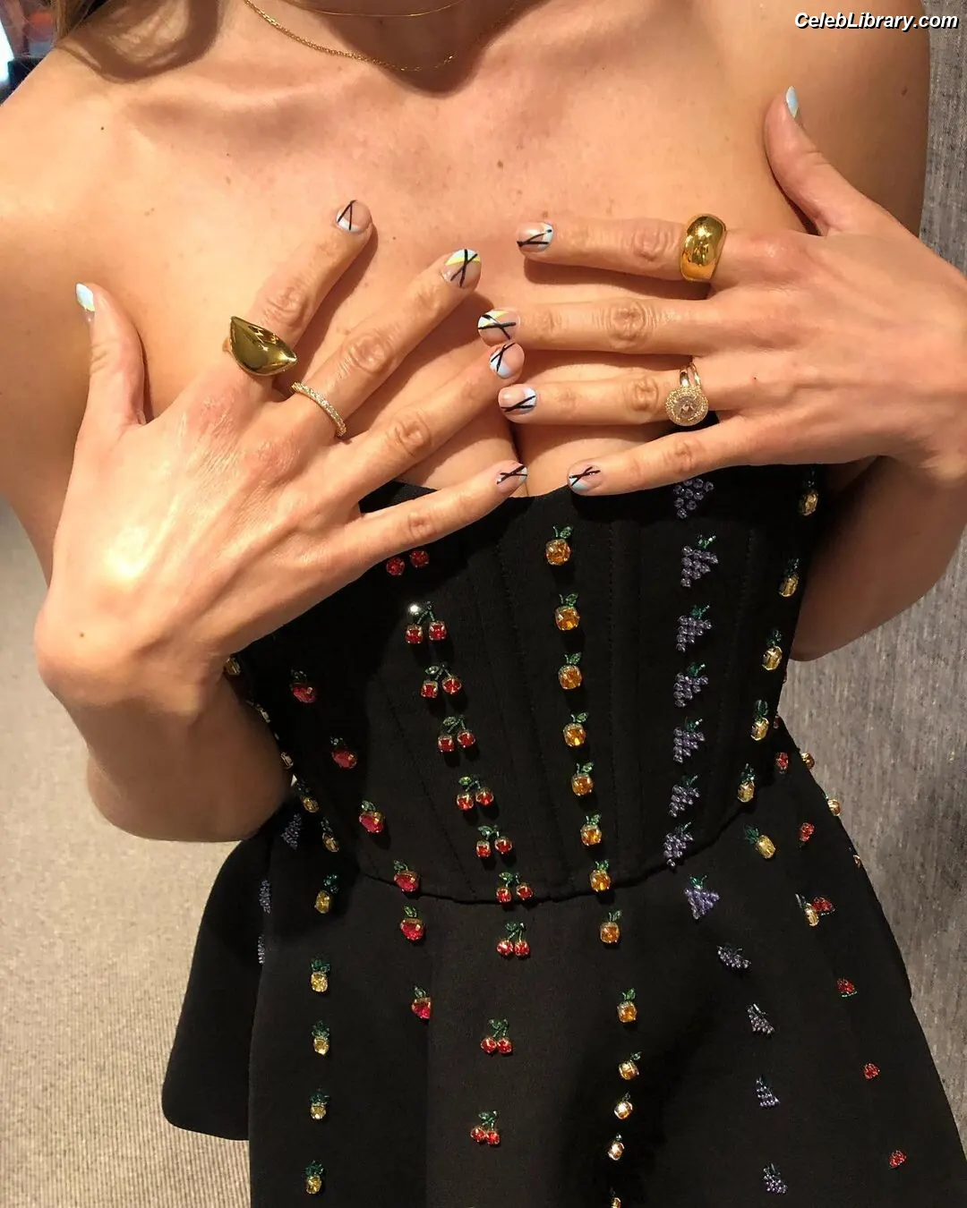 Alison Brie photo 2 of 1528