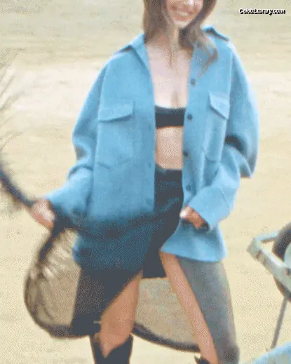 Alison Brie photo 15 of 1528