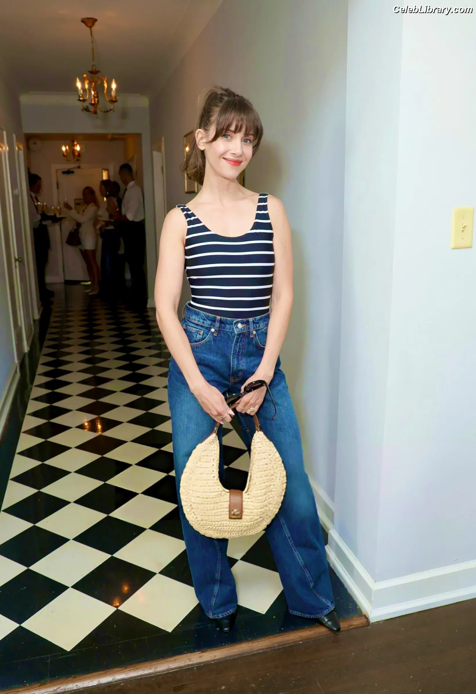 Alison Brie photo 12 of 1528