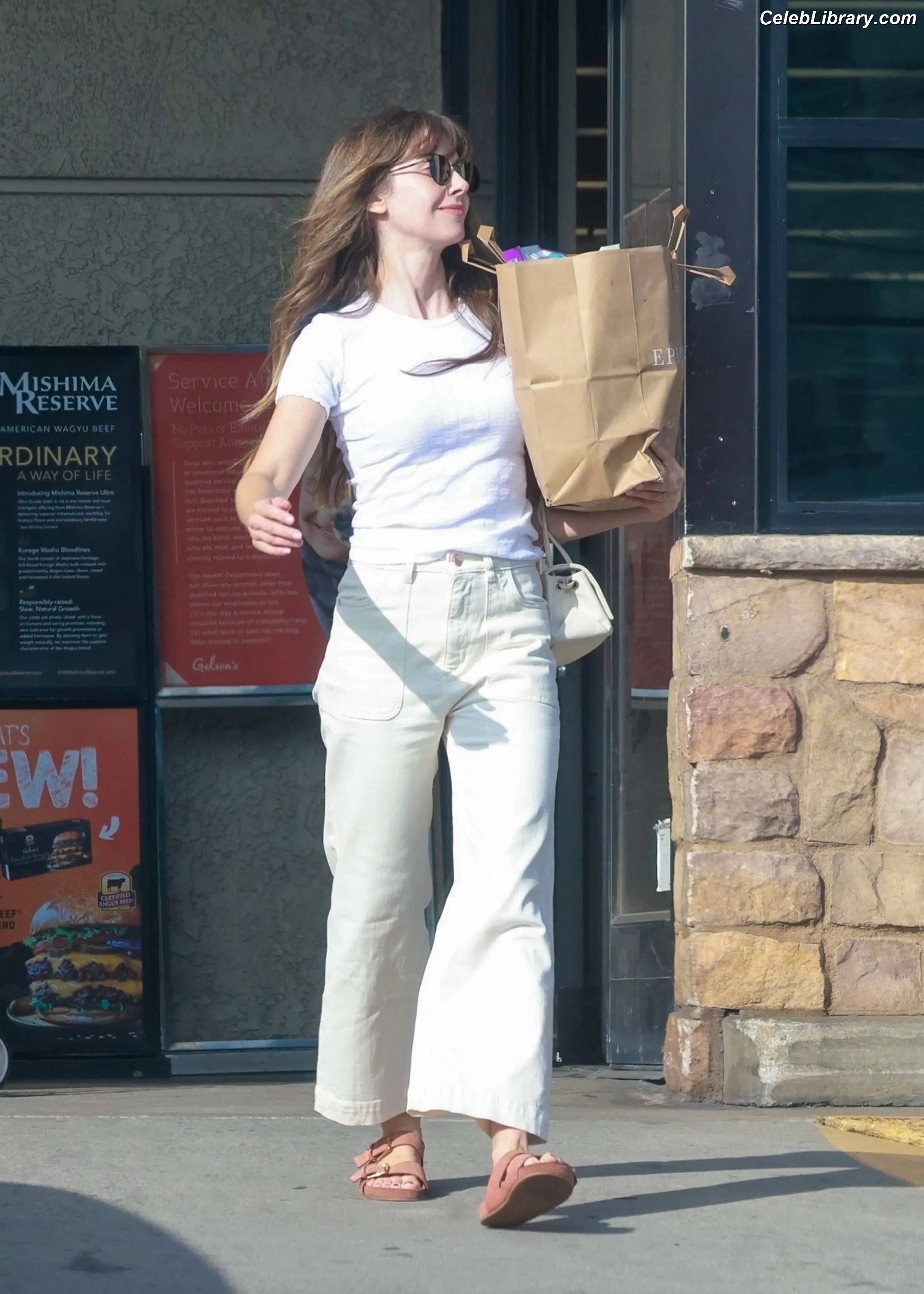 Alison Brie photo 19 of 1528