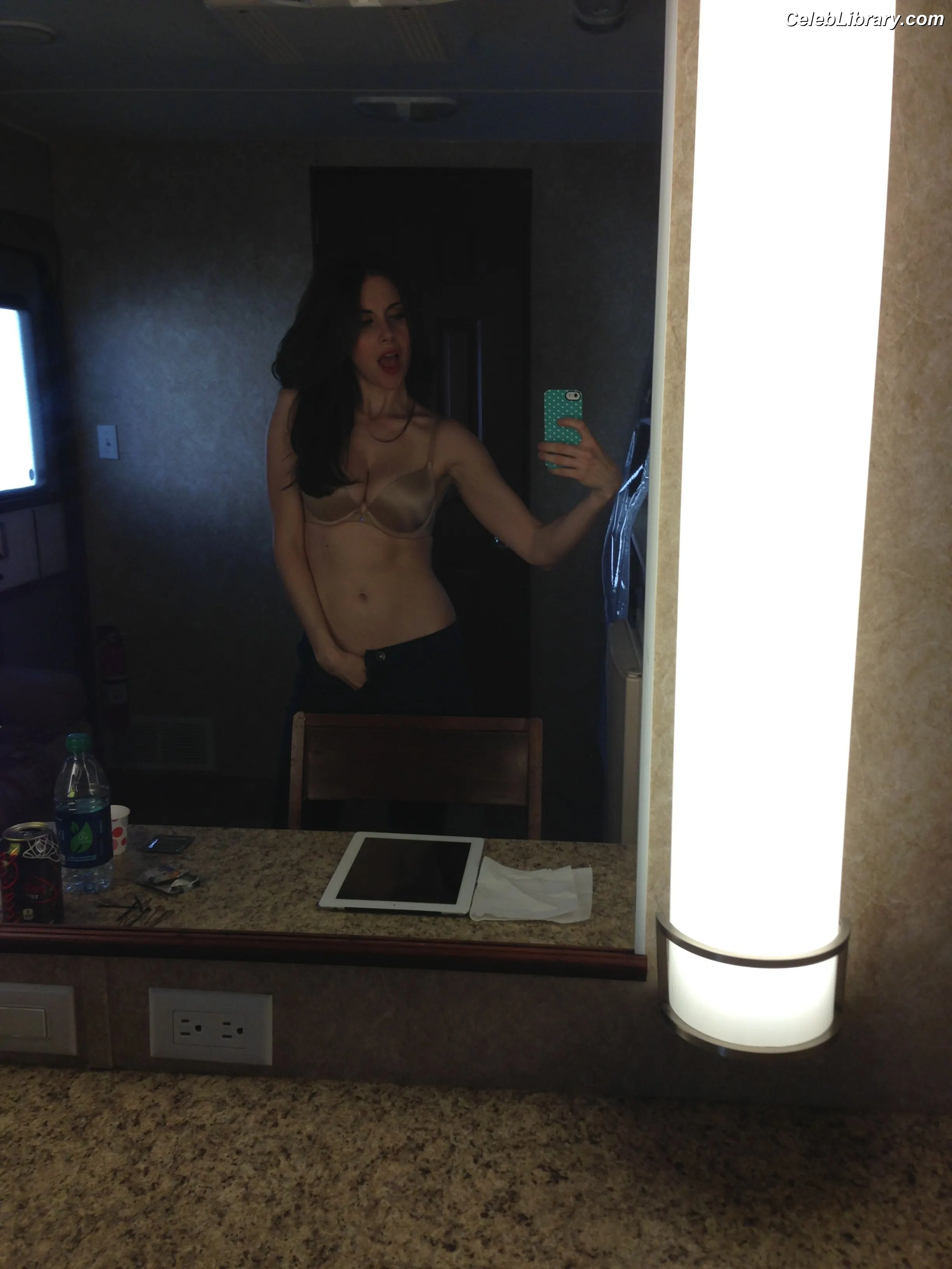 Alison Brie photo 10 of 1528