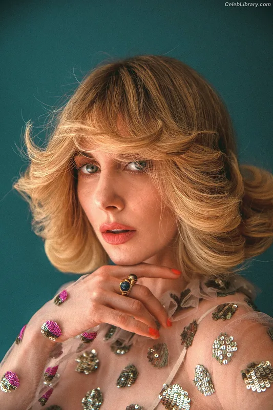 Alison Brie photo 24 of 1528
