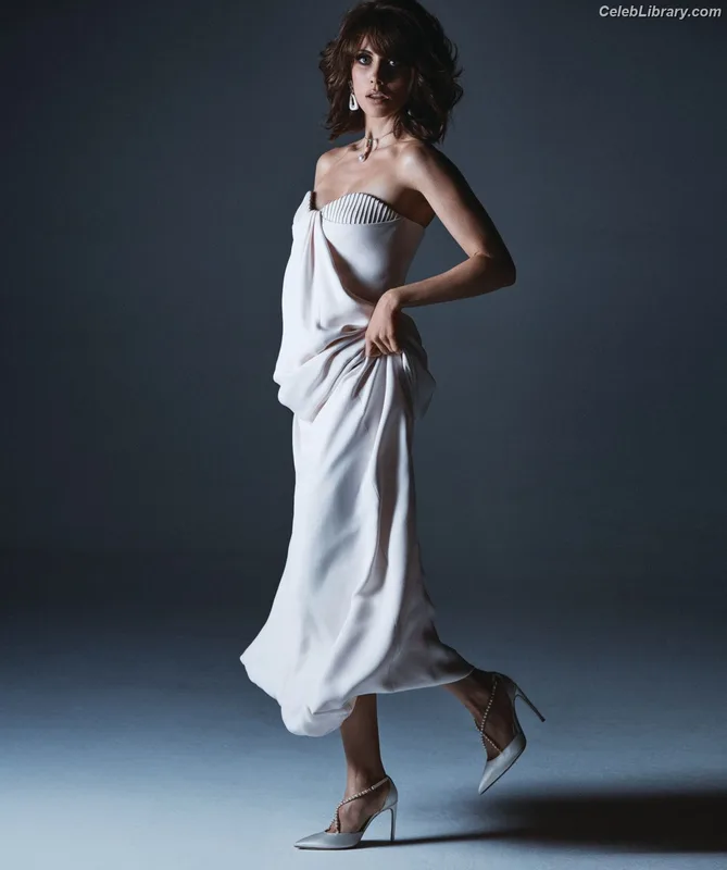 Alison Brie photo 13 of 1528