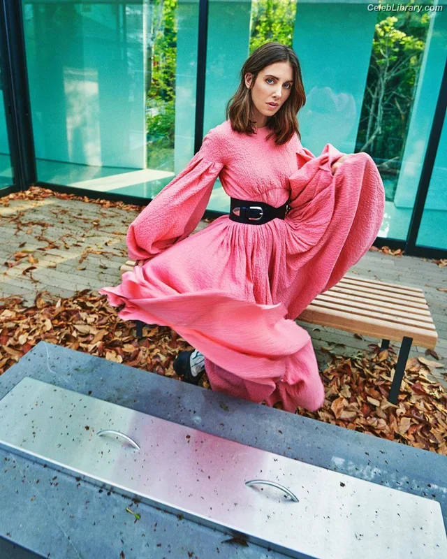 Alison Brie photo 3 of 1528