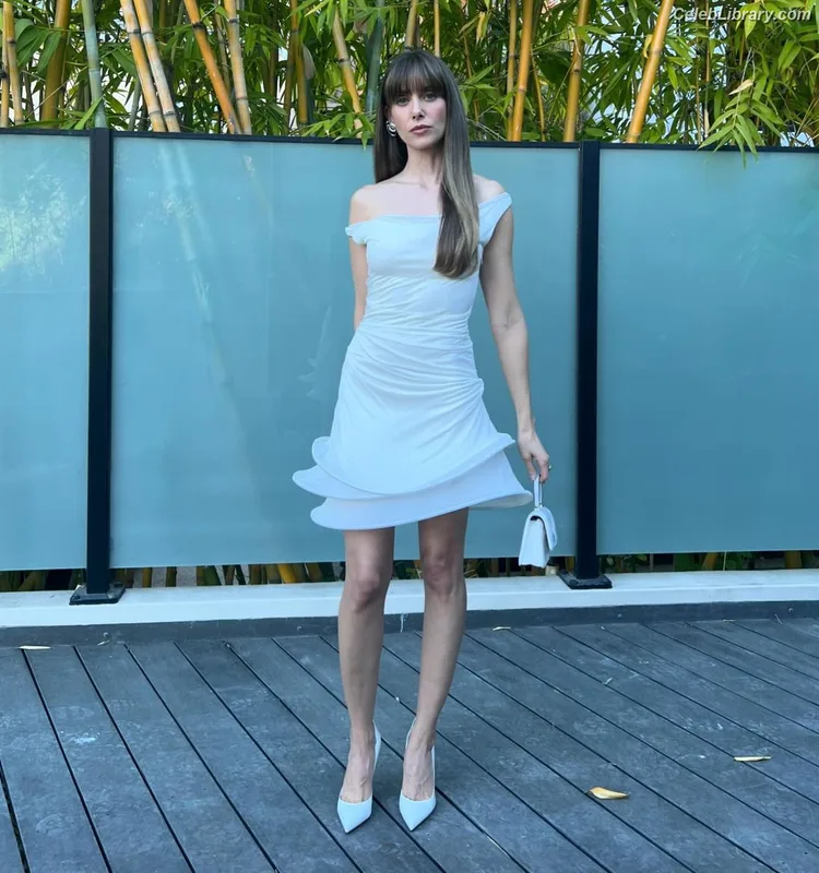 Alison Brie photo 14 of 1528