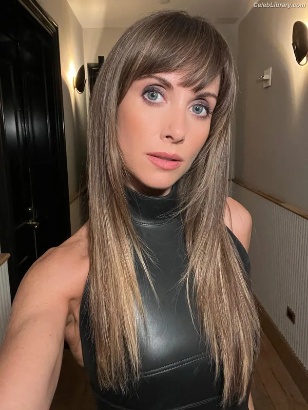 Alison Brie photo 16 of 1528