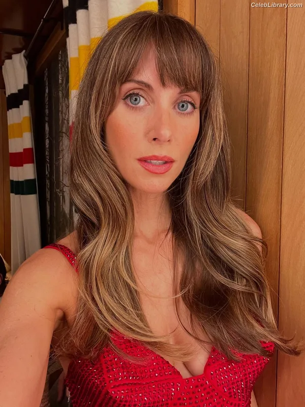 Alison Brie photo 17 of 1528