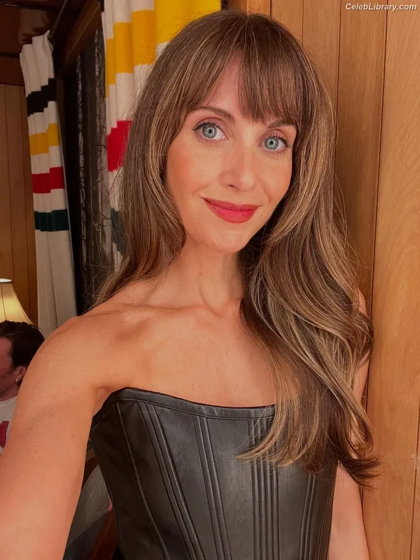 Alison Brie photo 18 of 1528