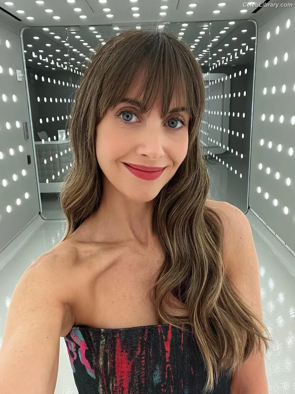 Alison Brie photo 22 of 1528