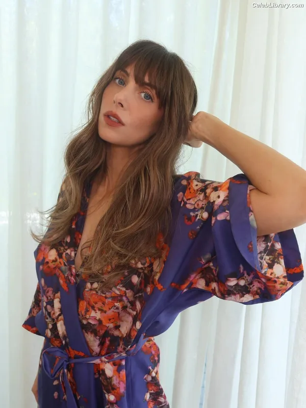 Alison Brie photo 1 of 1528