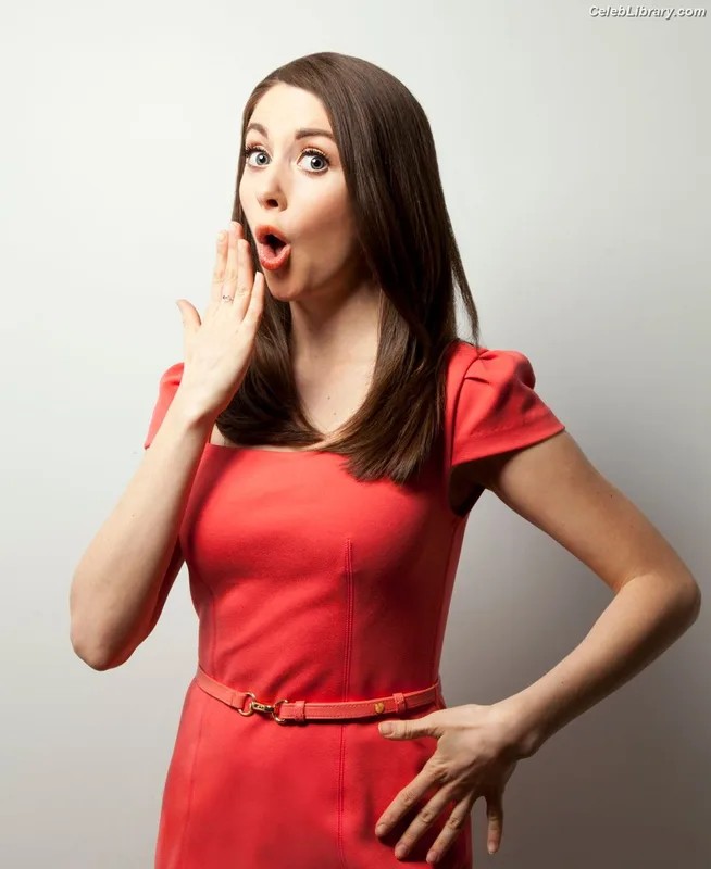 Alison Brie photo 16 of 1528