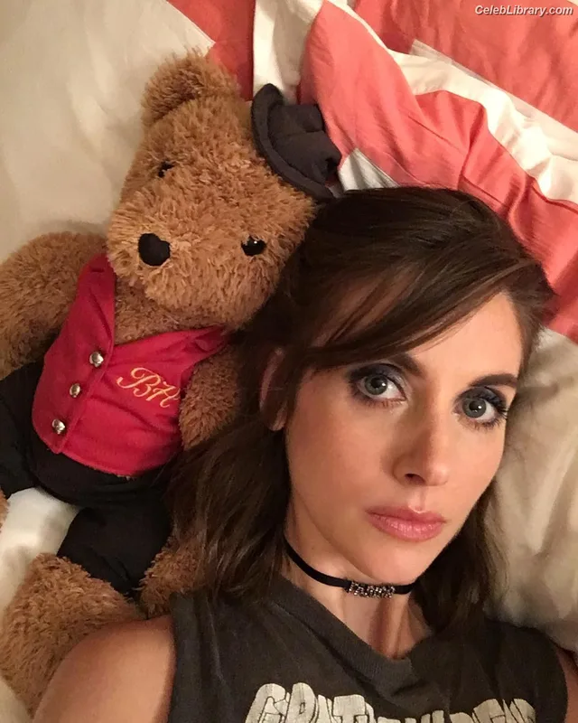 Alison Brie photo 22 of 1528