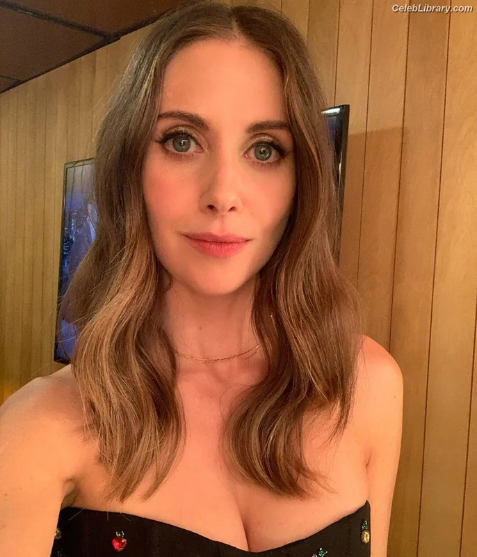 Alison Brie photo 2 of 1528