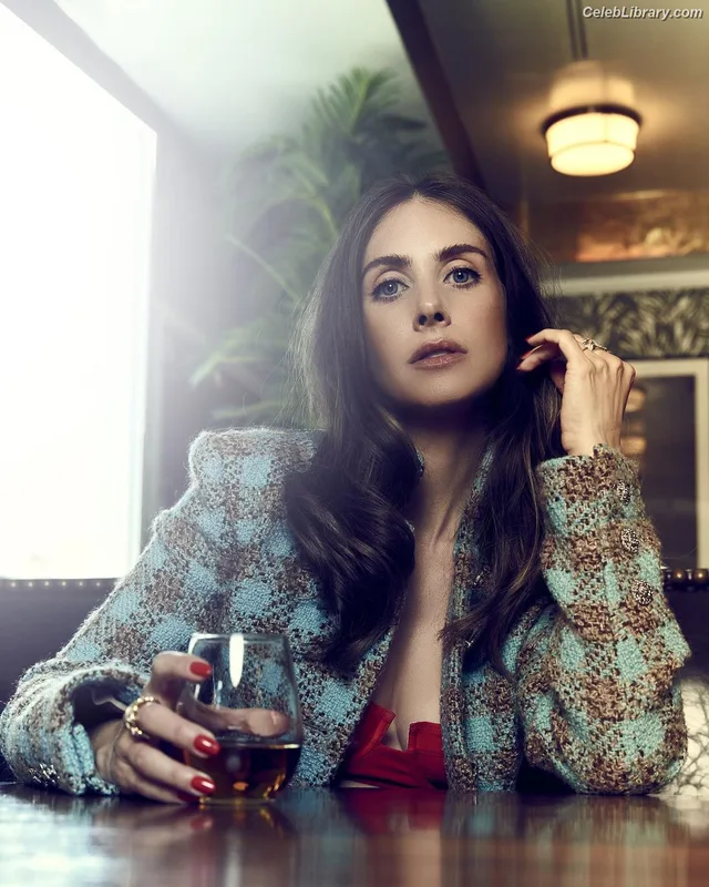 Alison Brie photo 24 of 1528