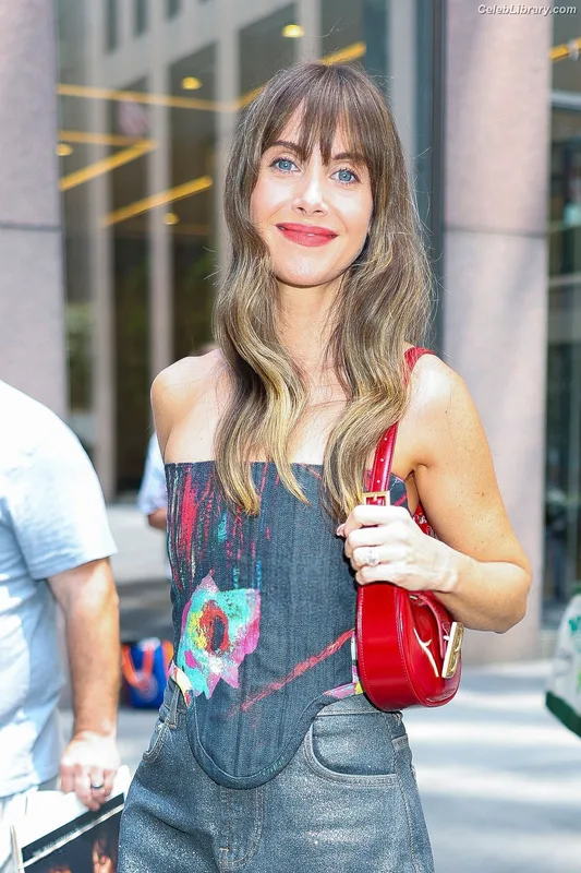 Alison Brie photo 14 of 1528