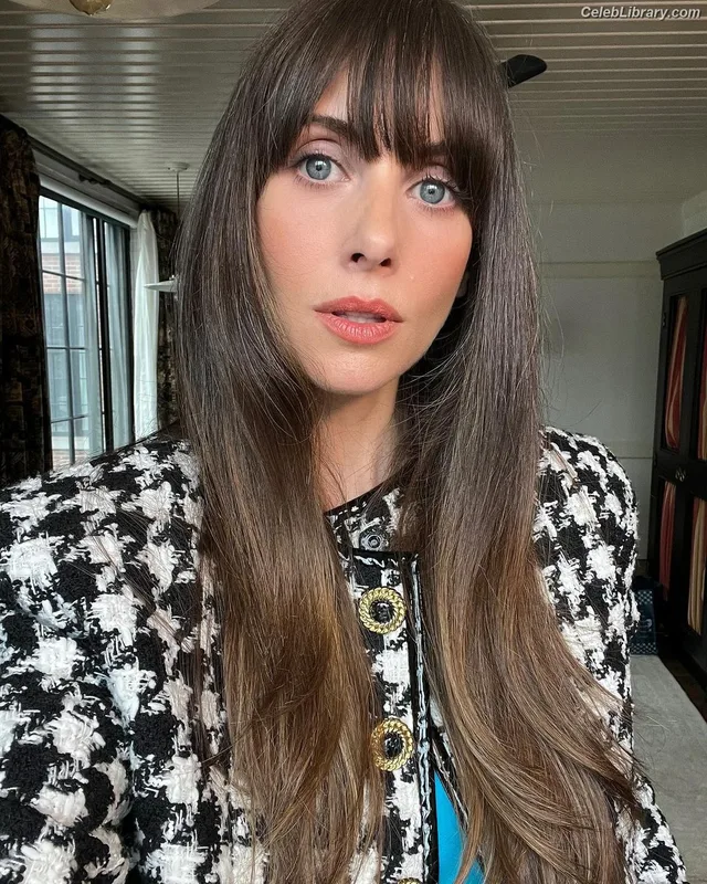 Alison Brie photo 21 of 1528