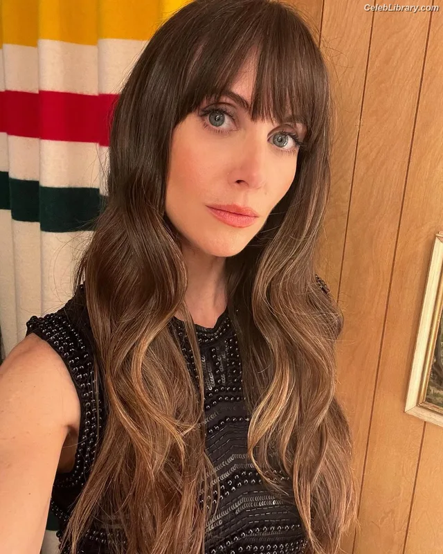Alison Brie photo 23 of 1528
